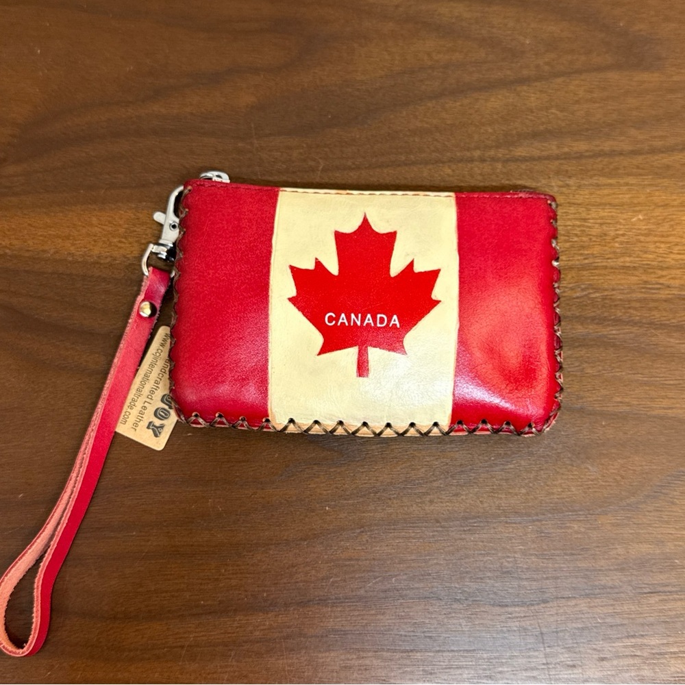 NWT CCJ Canada‎ Flag Handcrafted Leather Coin Purse Detachable Wristlet Strap